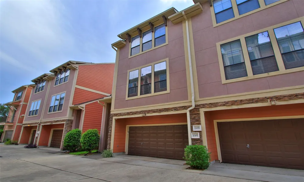 1049 W 22nd Street #I Houston, TX 77008