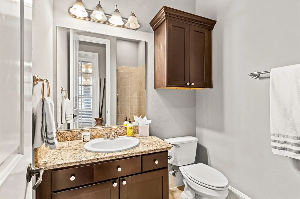 1049 W 22nd Street #I Houston, TX 77008