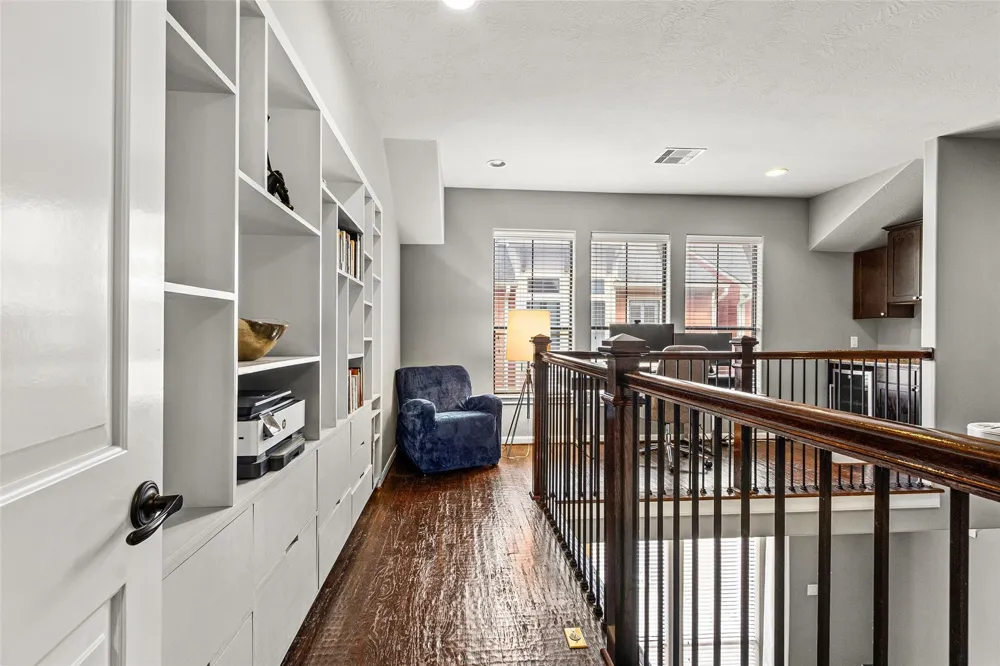1049 W 22nd Street #I Houston, TX 77008