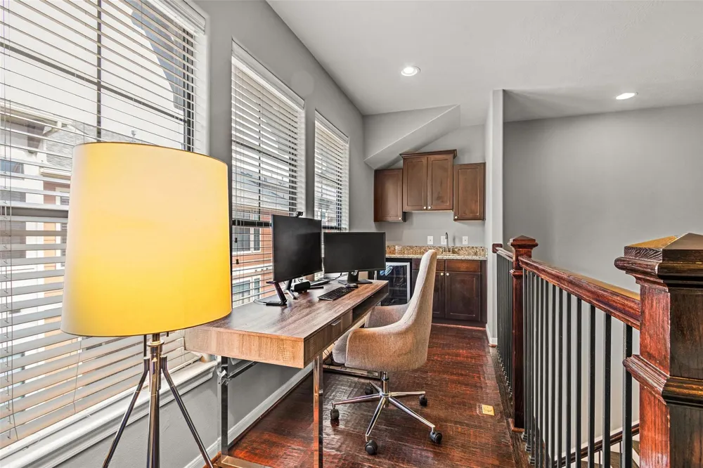 1049 W 22nd Street #I Houston, TX 77008