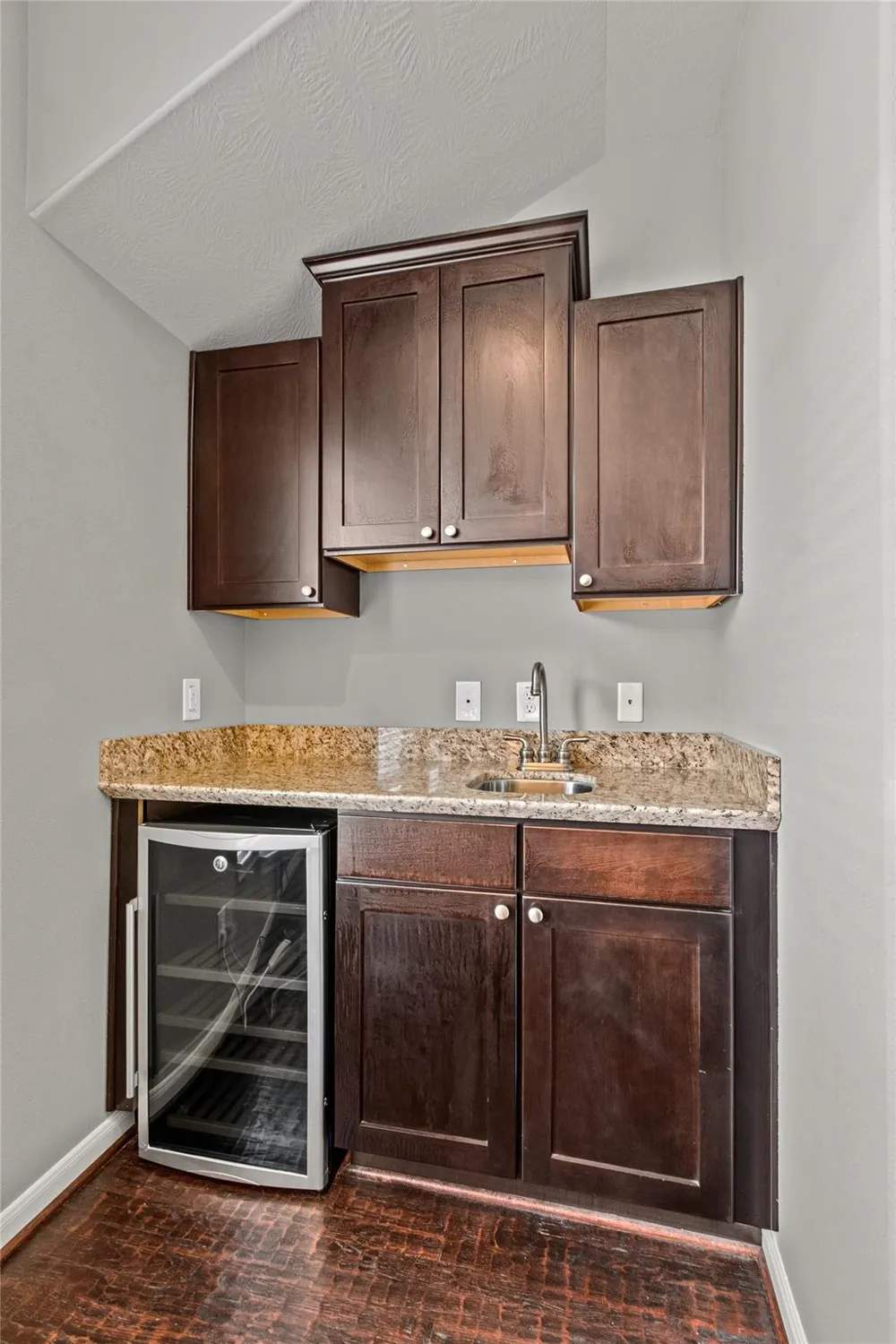1049 W 22nd Street #I Houston, TX 77008