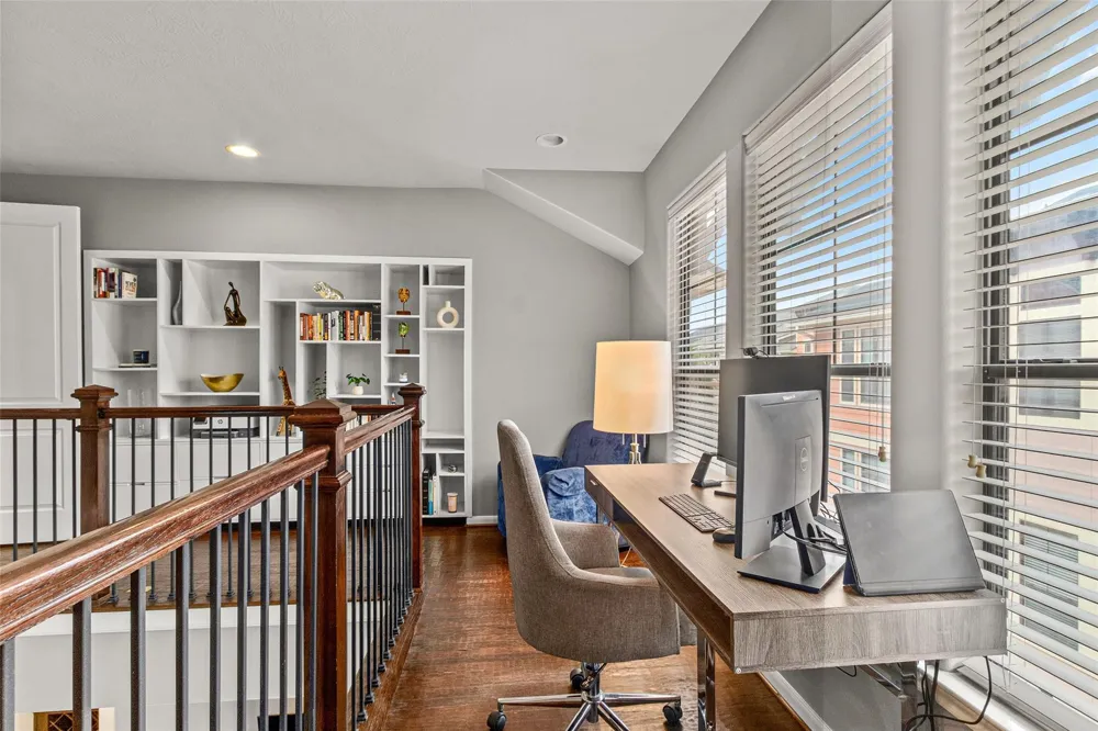 1049 W 22nd Street #I Houston, TX 77008
