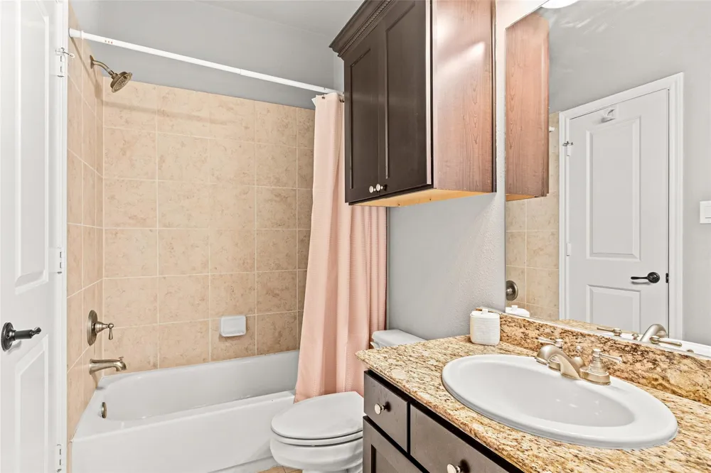 1049 W 22nd Street #I Houston, TX 77008