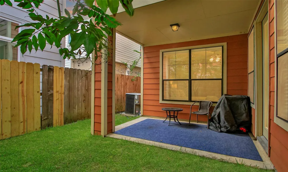1049 W 22nd Street #I Houston, TX 77008
