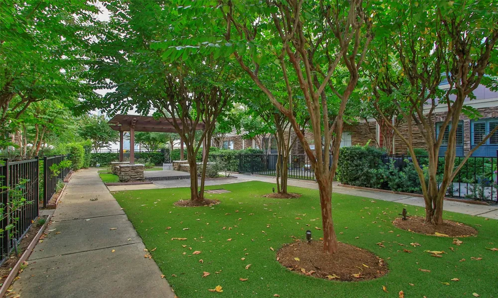 1049 W 22nd Street #I Houston, TX 77008
