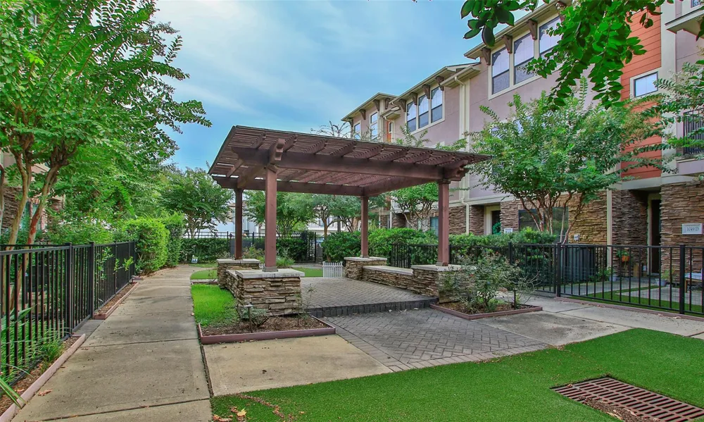 1049 W 22nd Street #I Houston, TX 77008