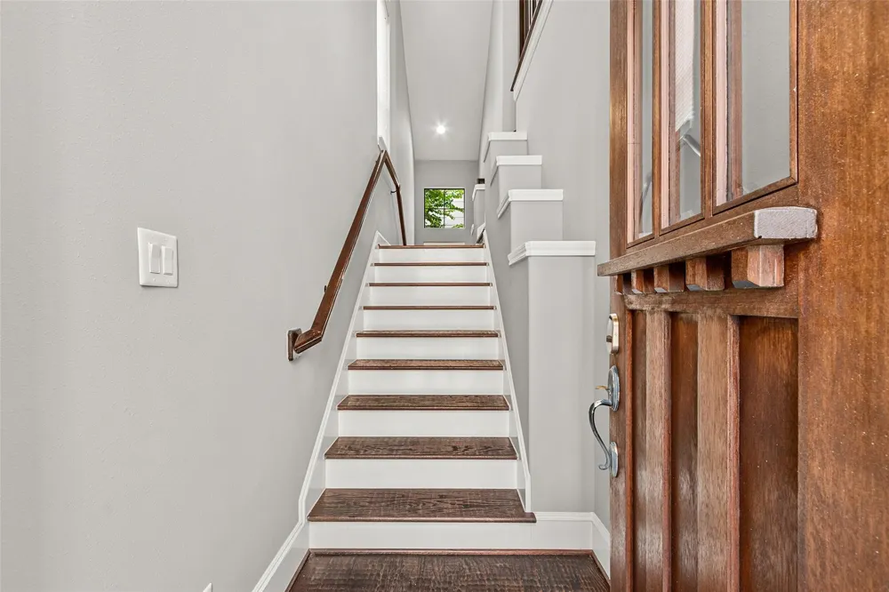 1049 W 22nd Street #I Houston, TX 77008