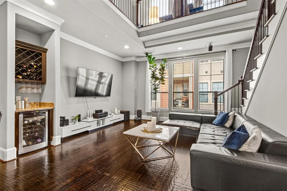 1049 W 22nd Street #I Houston, TX 77008