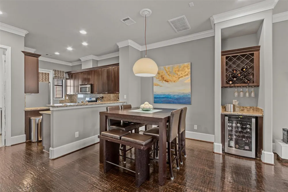 1049 W 22nd Street #I Houston, TX 77008