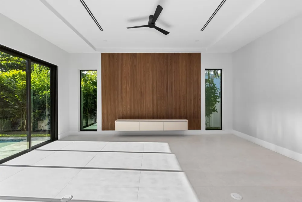 827 SE 2nd Avenue Delray Beach, FL 33483