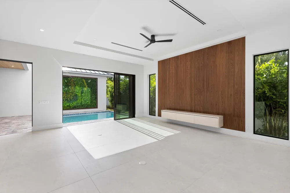 827 SE 2nd Avenue Delray Beach, FL 33483
