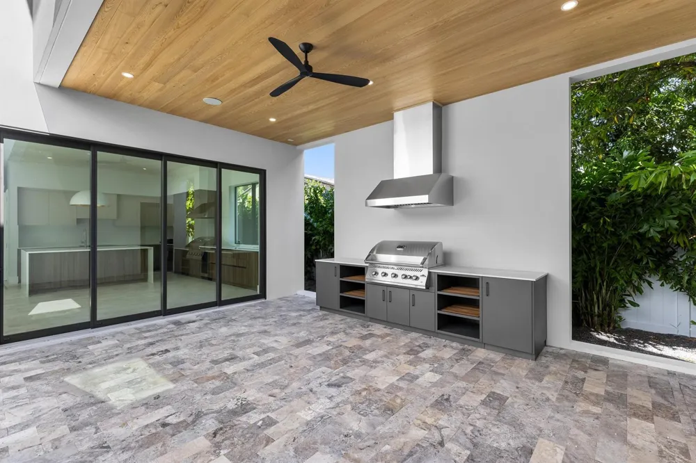 827 SE 2nd Avenue Delray Beach, FL 33483