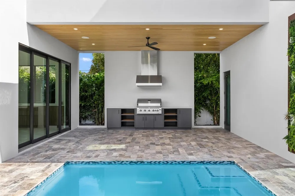 827 SE 2nd Avenue Delray Beach, FL 33483