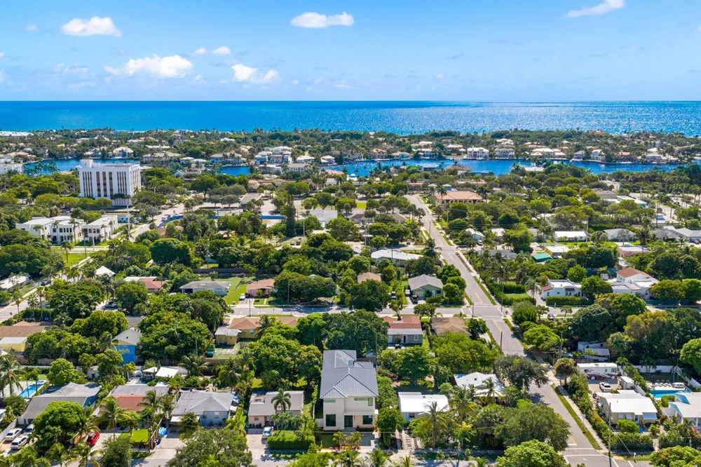 827 SE 2nd Avenue Delray Beach, FL 33483