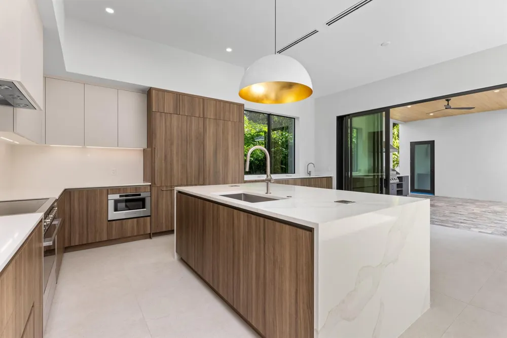 827 SE 2nd Avenue Delray Beach, FL 33483