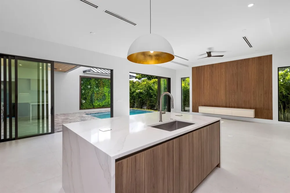 827 SE 2nd Avenue Delray Beach, FL 33483