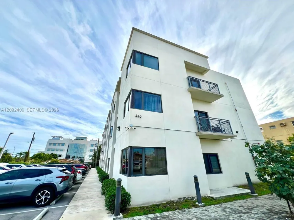 440 E 27th St #206 Hialeah, FL 33013
