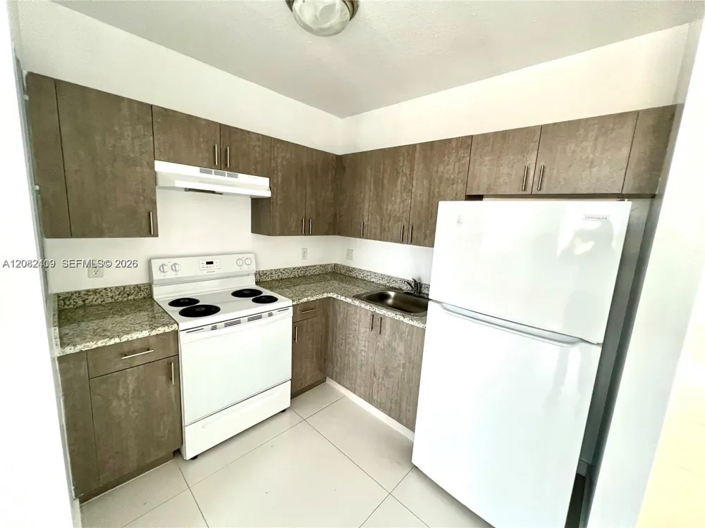 440 E 27th St #206 Hialeah, FL 33013