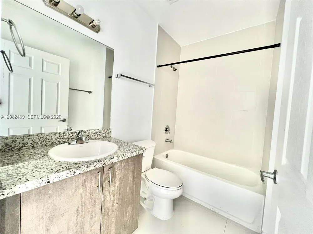 440 E 27th St #206 Hialeah, FL 33013