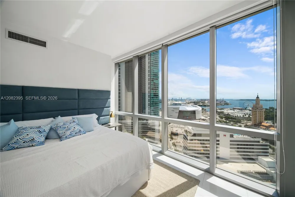 851 NE 1st Ave #2011 Miami, FL 33132