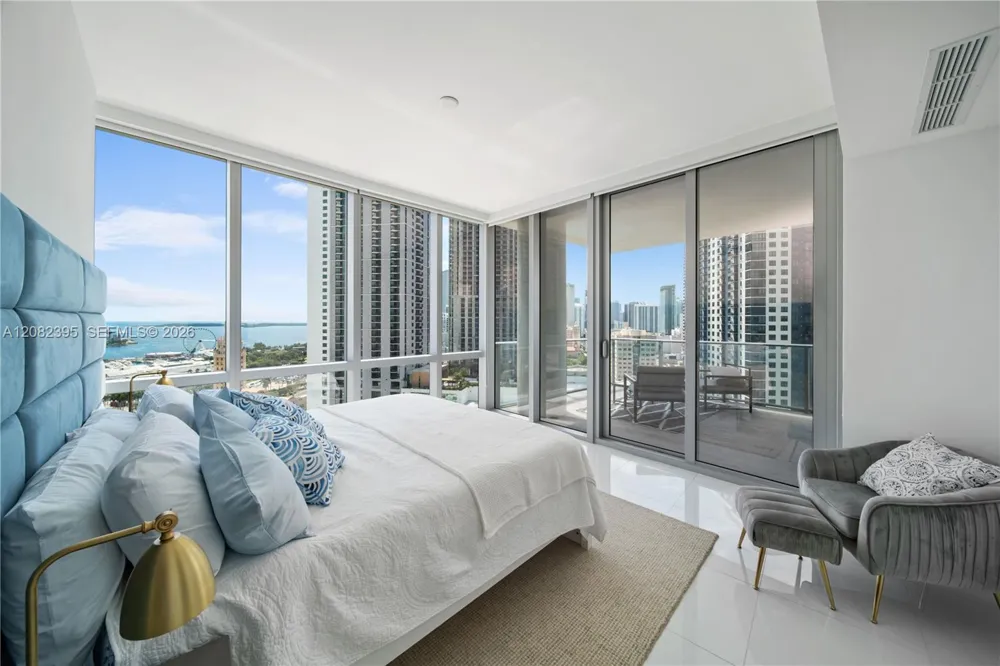 851 NE 1st Ave #2011 Miami, FL 33132