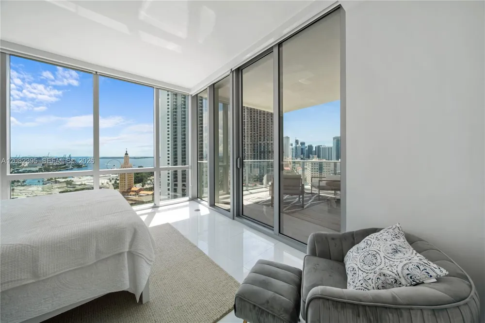 851 NE 1st Ave #2011 Miami, FL 33132