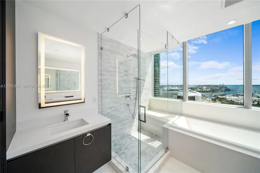 851 NE 1st Ave #2011 Miami, FL 33132