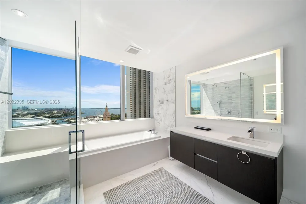 851 NE 1st Ave #2011 Miami, FL 33132