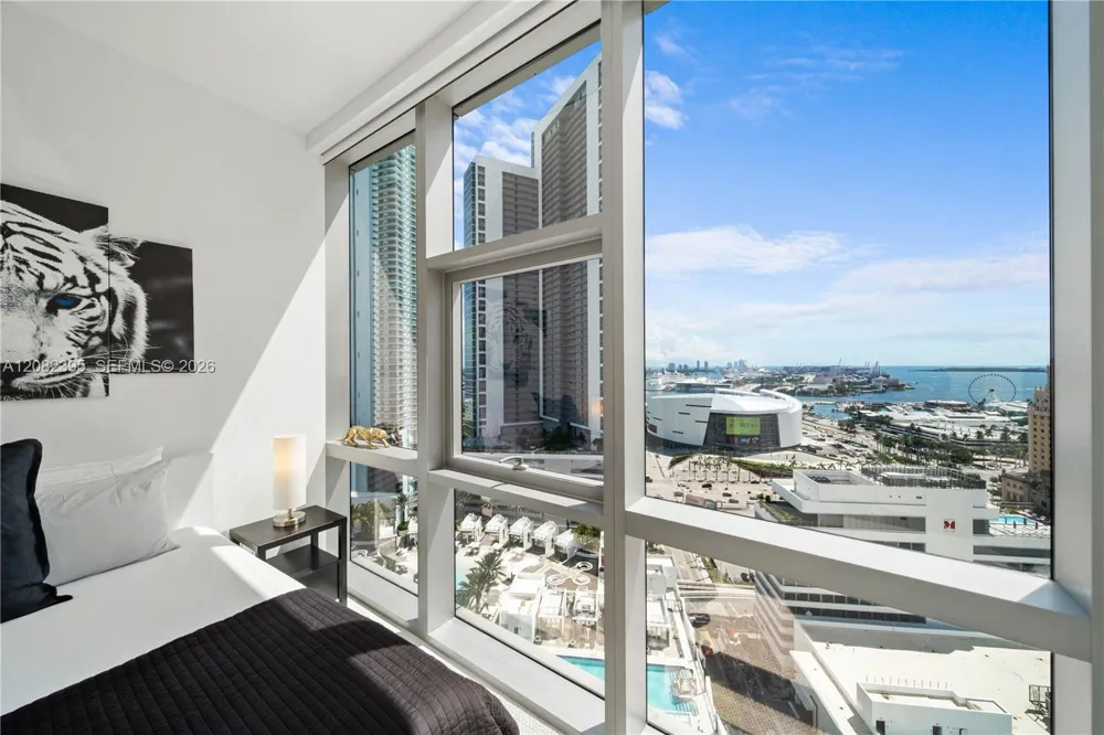 851 NE 1st Ave #2011 Miami, FL 33132