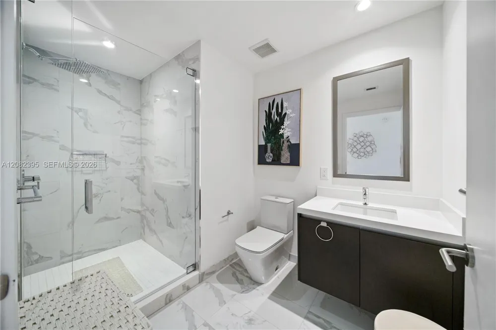 851 NE 1st Ave #2011 Miami, FL 33132