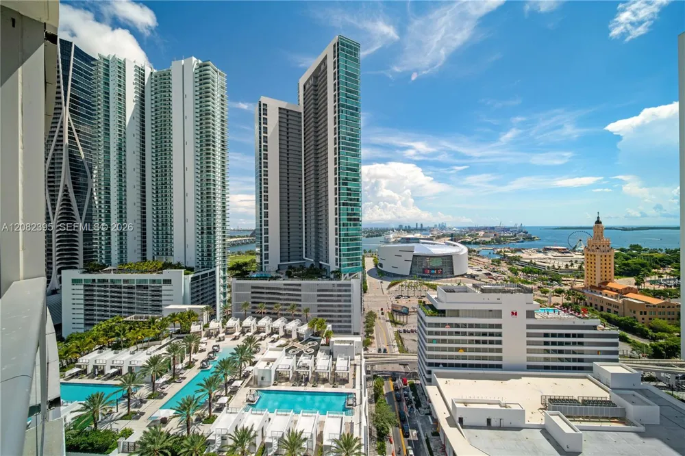 851 NE 1st Ave #2011 Miami, FL 33132