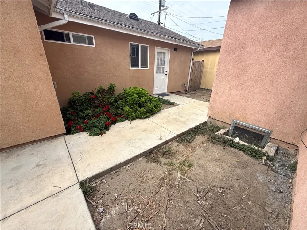 1334 W 65th Street Los Angeles, CA 90044