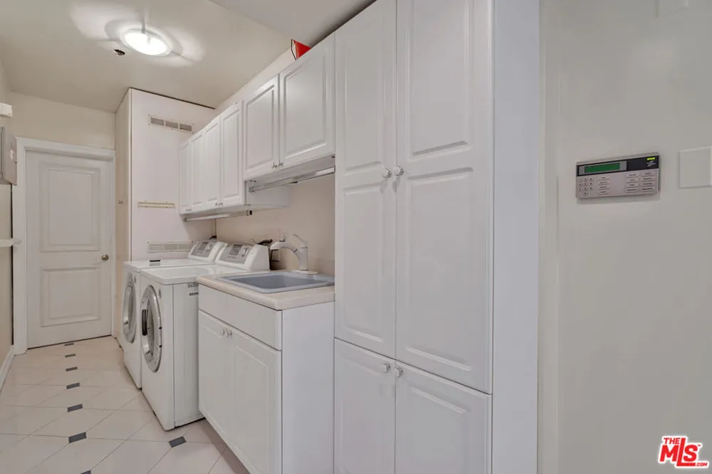 1351 Palisades Beach Road #200 Santa Monica, CA 90401