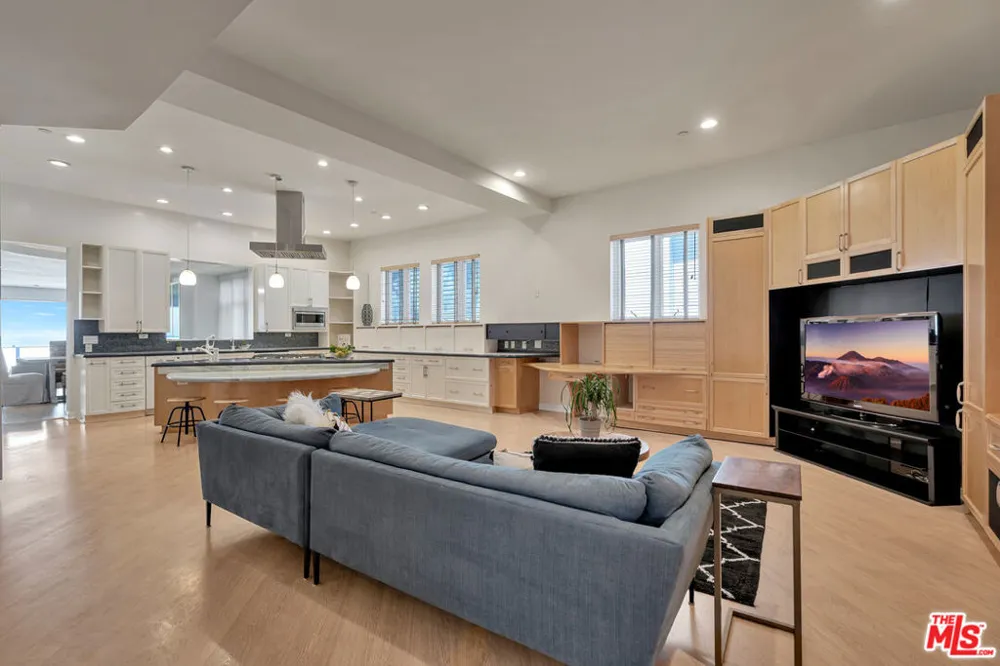 1351 Palisades Beach Road #200 Santa Monica, CA 90401