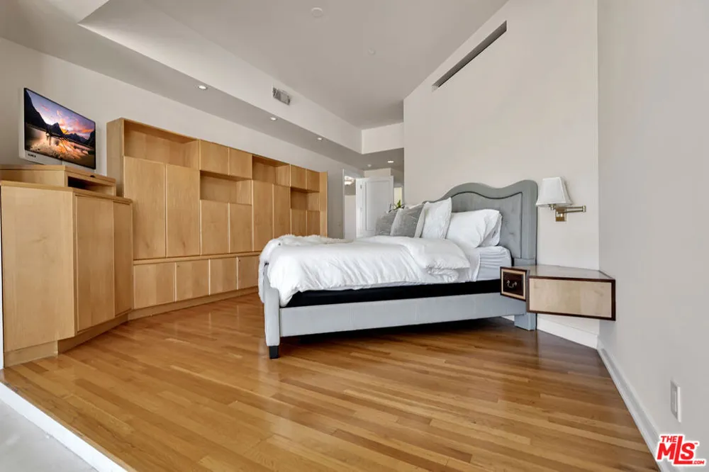 1351 Palisades Beach Road #200 Santa Monica, CA 90401
