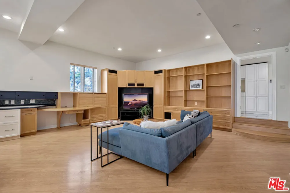 1351 Palisades Beach Road #200 Santa Monica, CA 90401