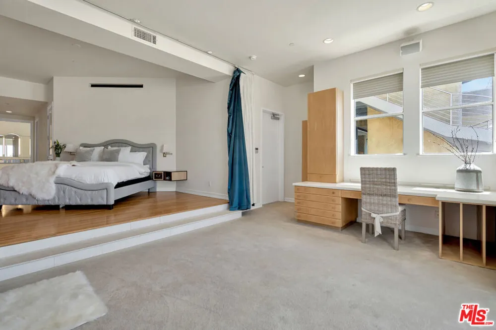 1351 Palisades Beach Road #200 Santa Monica, CA 90401
