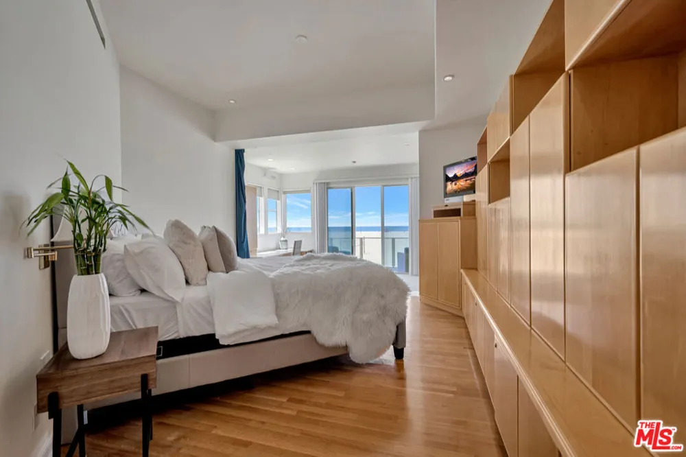 1351 Palisades Beach Road #200 Santa Monica, CA 90401