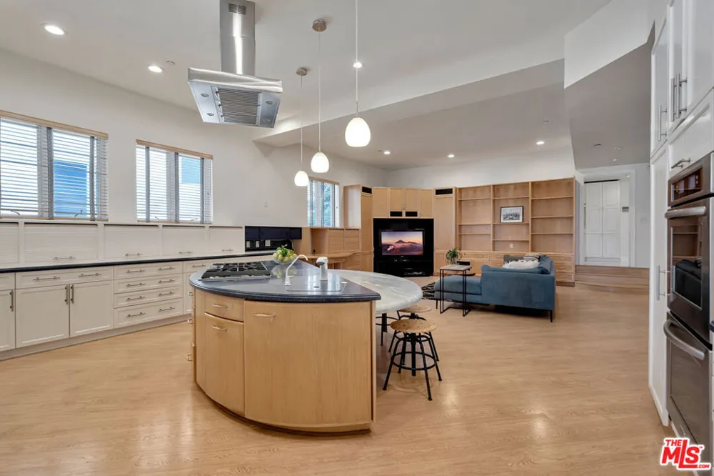 1351 Palisades Beach Road #200 Santa Monica, CA 90401