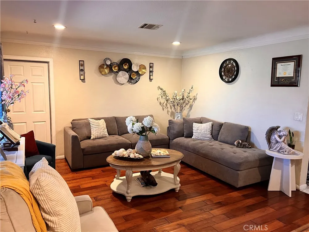 4815 Olanda Lynwood, CA 90262