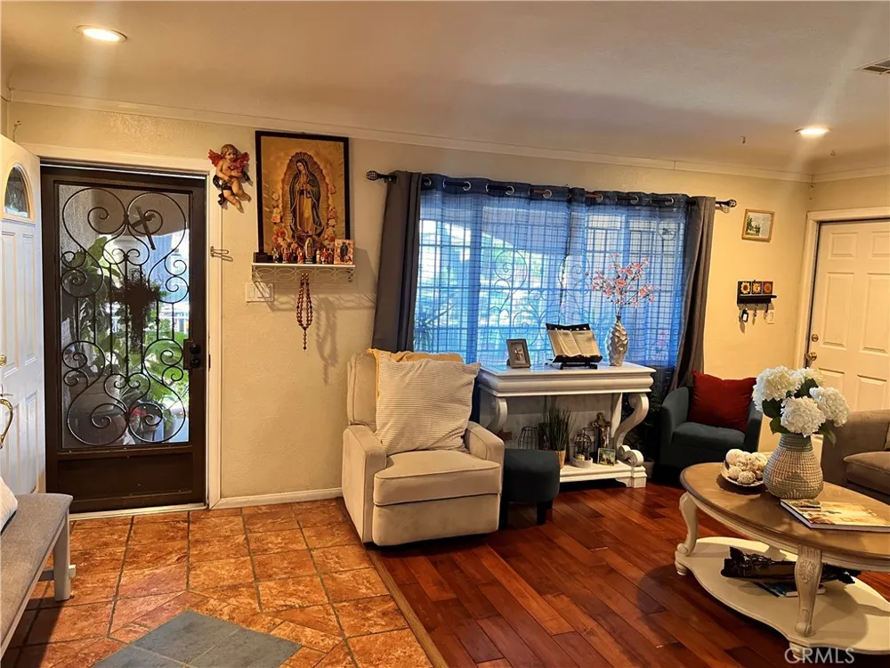 4815 Olanda Lynwood, CA 90262