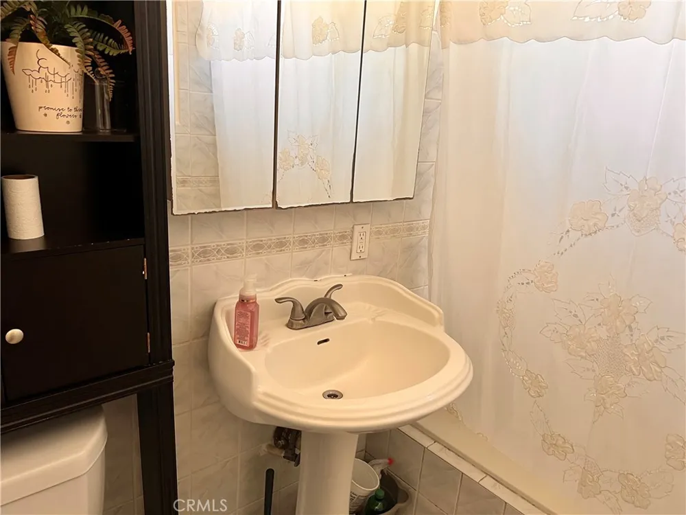 4815 Olanda Lynwood, CA 90262