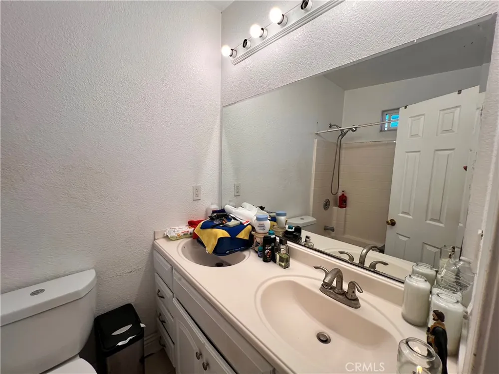 4815 Olanda Lynwood, CA 90262