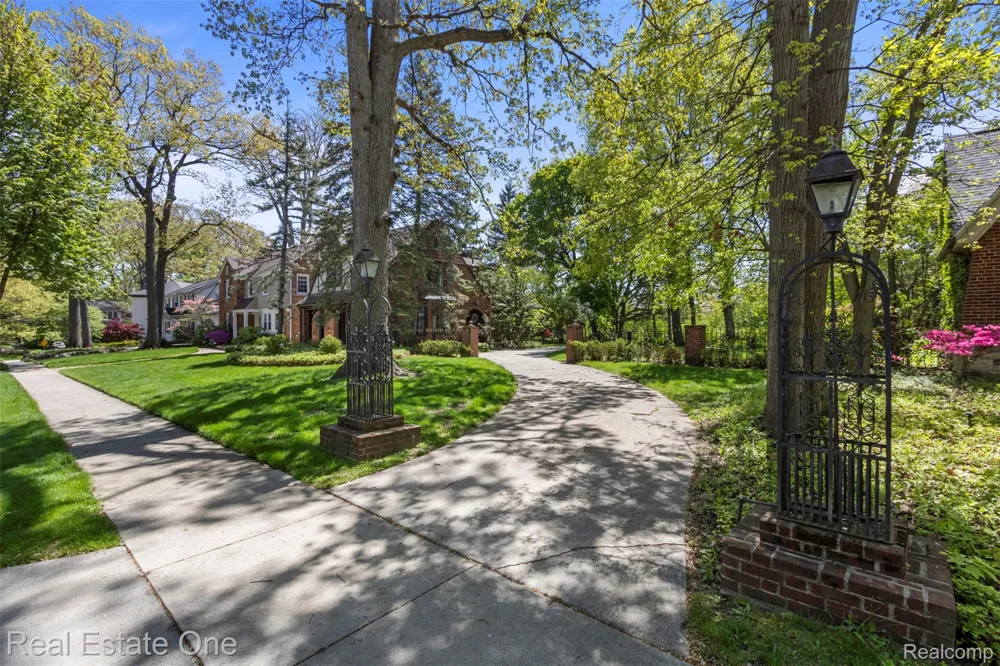 939 S HIGHLAND STREET Dearborn City, MI 48124