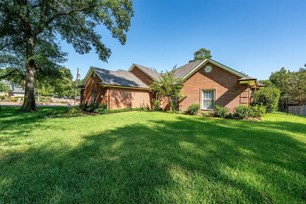 11232 Chasewood Tyler, TX 75703