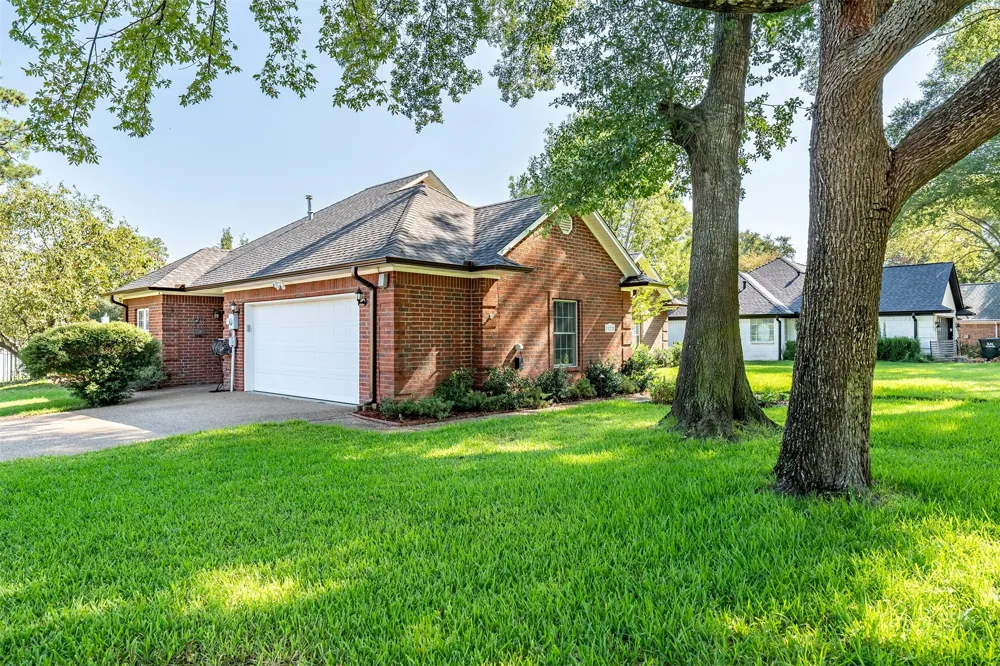 11232 Chasewood Tyler, TX 75703