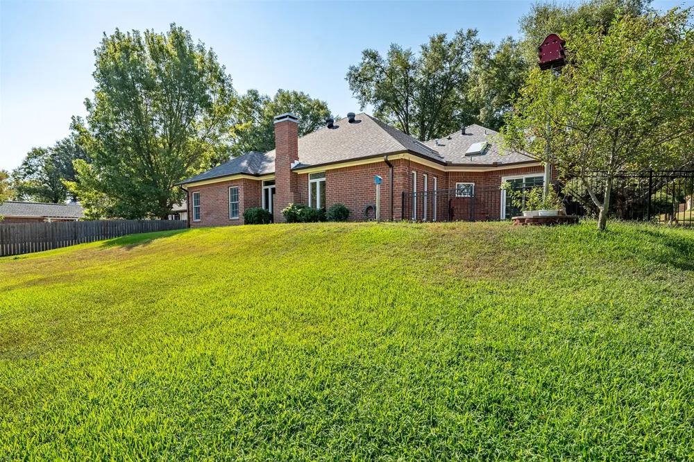 11232 Chasewood Tyler, TX 75703