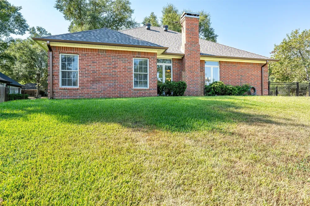 11232 Chasewood Tyler, TX 75703