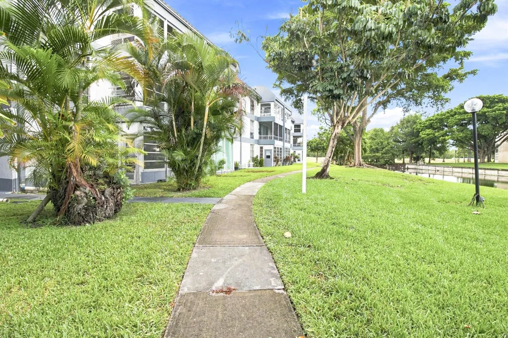8321 Sands Point Boulevard #D305 Tamarac, FL 33321
