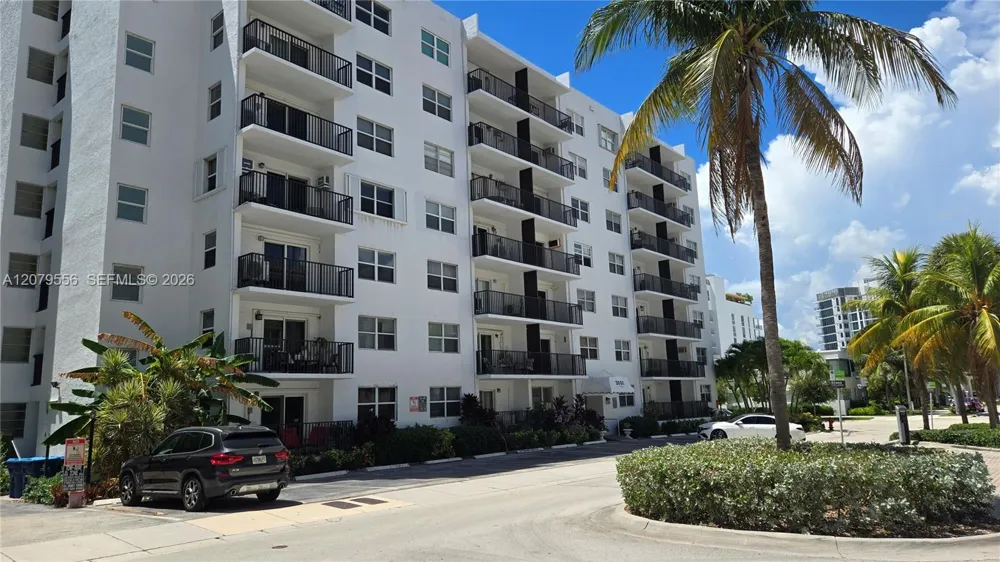 3000 Riomar St #703 Fort Lauderdale, FL 33304